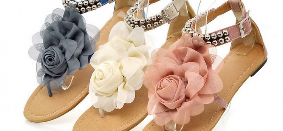 Flip-Flops mit einer Rose aus Aliexpress